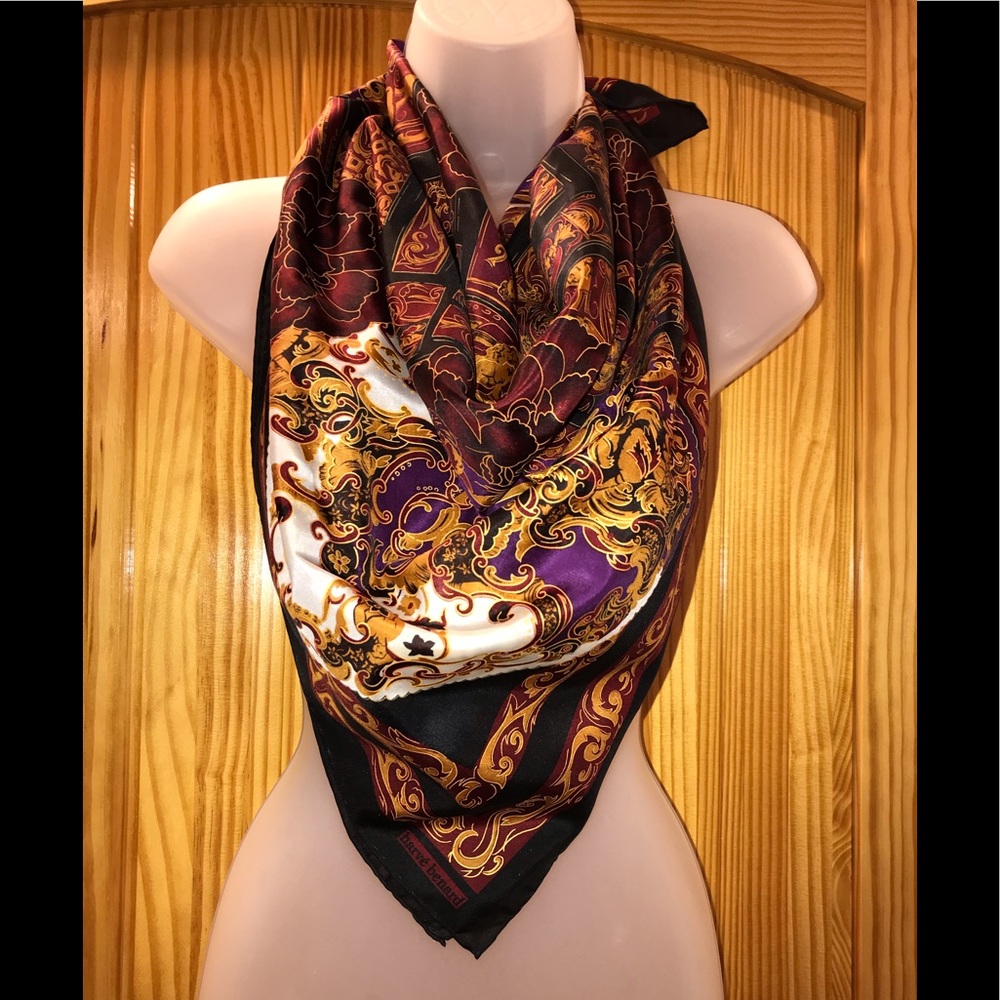 Like New-Vintage 80s Harve' Benard Scarf